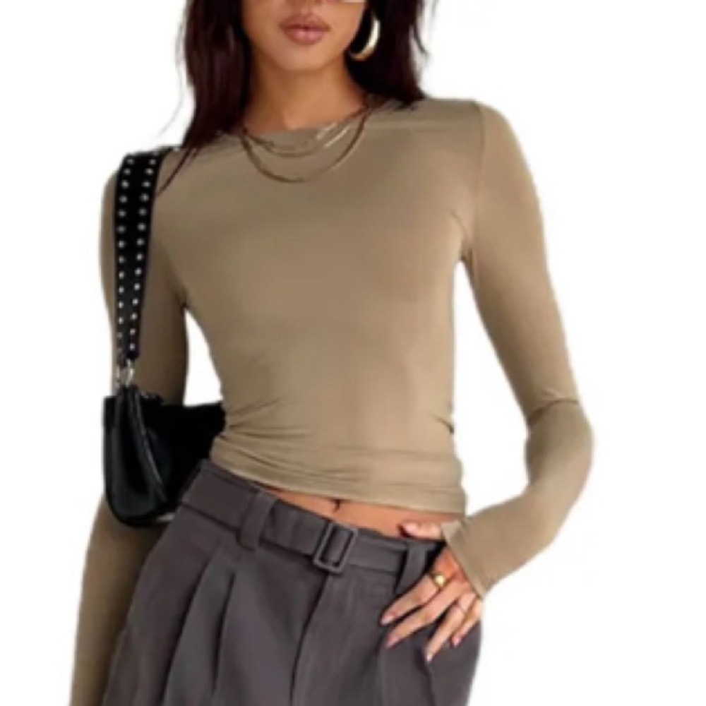 Long sleeve stretch body tee “caramel color”